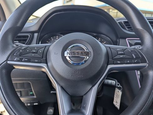 Used 2019 Nissan Rogue Sport S w/ Appearance Package AWD/4WD image 18