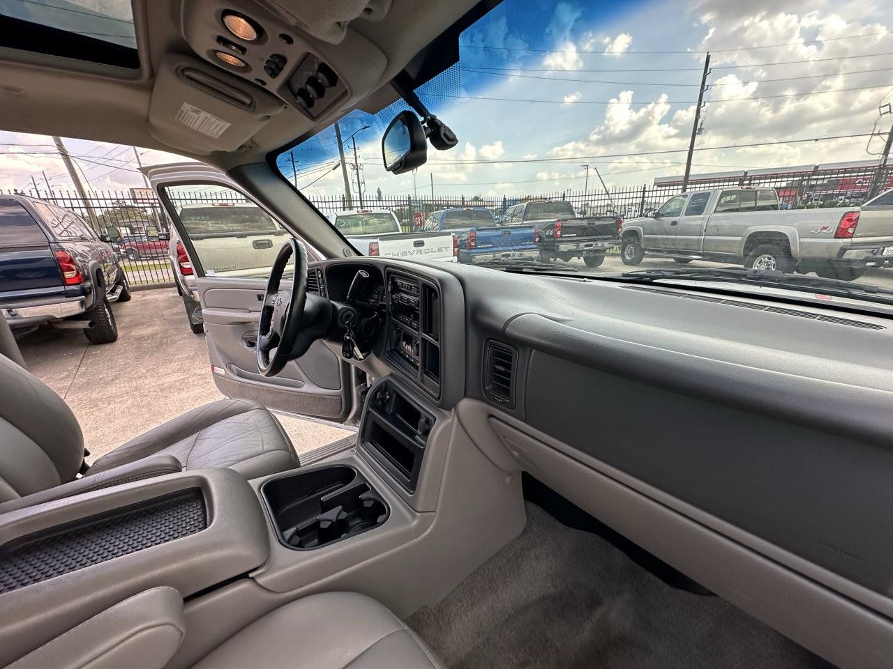 Used 2004 Chevrolet Tahoe LT w/ LT Preferred Equipment Group AWD/4WD image 61