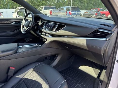 Used 2024 Buick Enclave Avenir AWD/4WD image 30