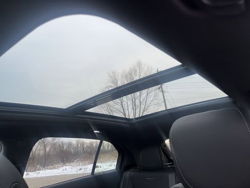 Used 2024 Cadillac XT4 Luxury w/ Cold Weather Package image 32