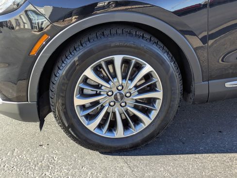 Used 2023 Lincoln Nautilus Standard w/ Premium Package image 11