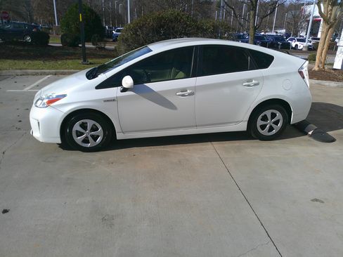 Used 2015 Toyota Prius Two image 9