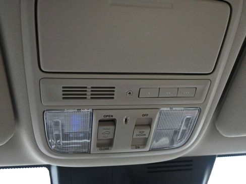 Used 2022 Honda CR-V Touring image 23