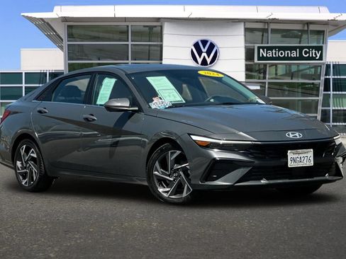 Used 2024 Hyundai Elantra Limited FWD image 2