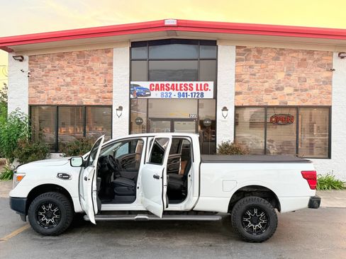 Used 2017 Nissan Titan S AWD/4WD image 11