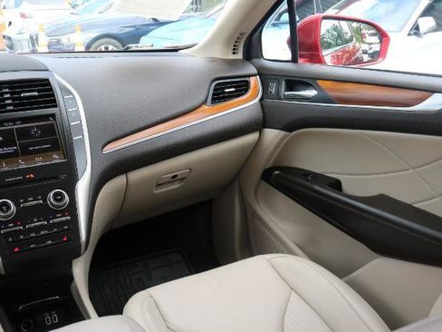 Used 2017 Lincoln MKC Select w/ Lincoln MKC Climate Package FWD image 19