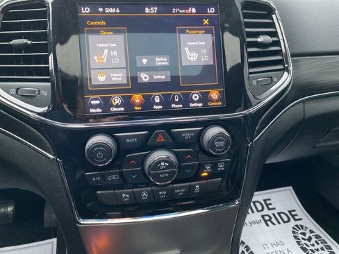 Used 2022 Jeep Grand Cherokee Limited image 32