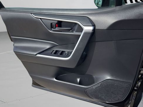 Used 2022 Toyota RAV4 LE image 12