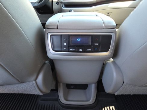 Used 2019 Toyota Highlander Limited AWD/4WD image 31
