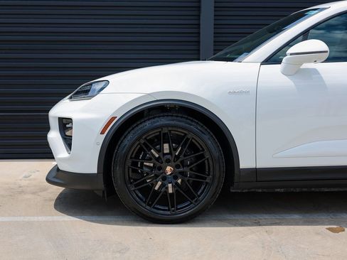 New 2025 Porsche Macan Electric RWD image 11
