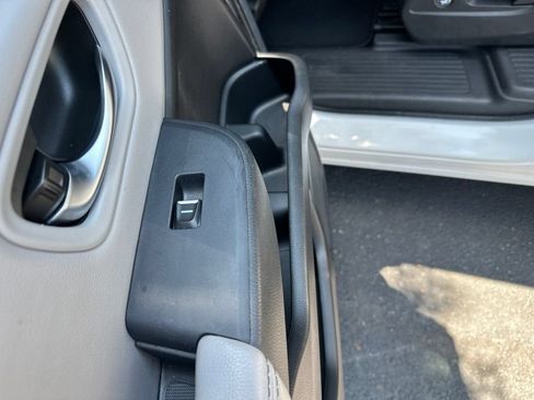 Used 2025 Honda Pilot Touring image 13