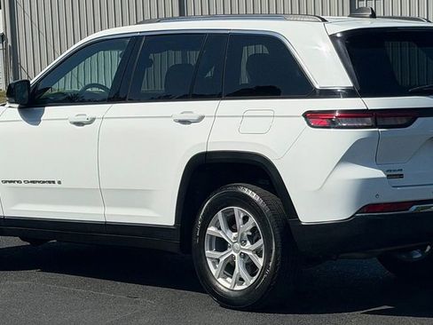 Used 2023 Jeep Grand Cherokee Limited AWD/4WD image 3