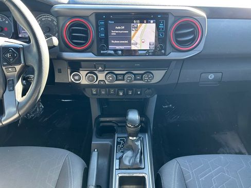 Used 2019 Toyota Tacoma TRD Off-Road w/ Technology Package AWD/4WD image 16