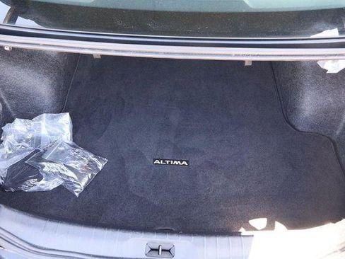 Used 2025 Nissan Altima 2.5 SV FWD image 7