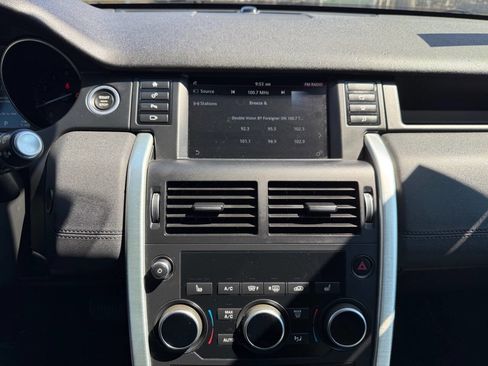 Used 2017 Land Rover Discovery Sport SE AWD/4WD image 22