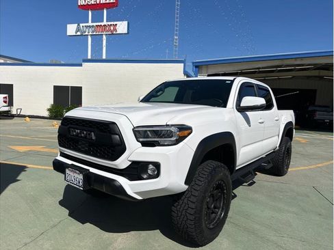 Used 2021 Toyota Tacoma TRD Off-Road image 4