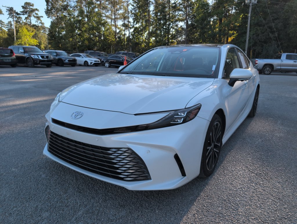 Used 2025 Toyota Camry XLE w/ Premium Plus Package FWD image 4