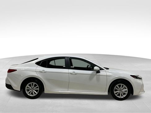 Used 2026 Toyota Camry LE image 3