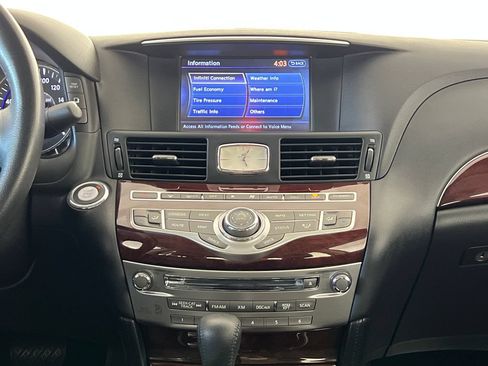 Used 2017 INFINITI Q70 3.7 RWD image 20