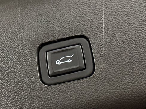 Used 2023 Chevrolet Traverse LT w/ Midnight/Sport Edition image 13