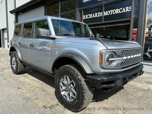 Used 2024 Ford Bronco Badlands image 1