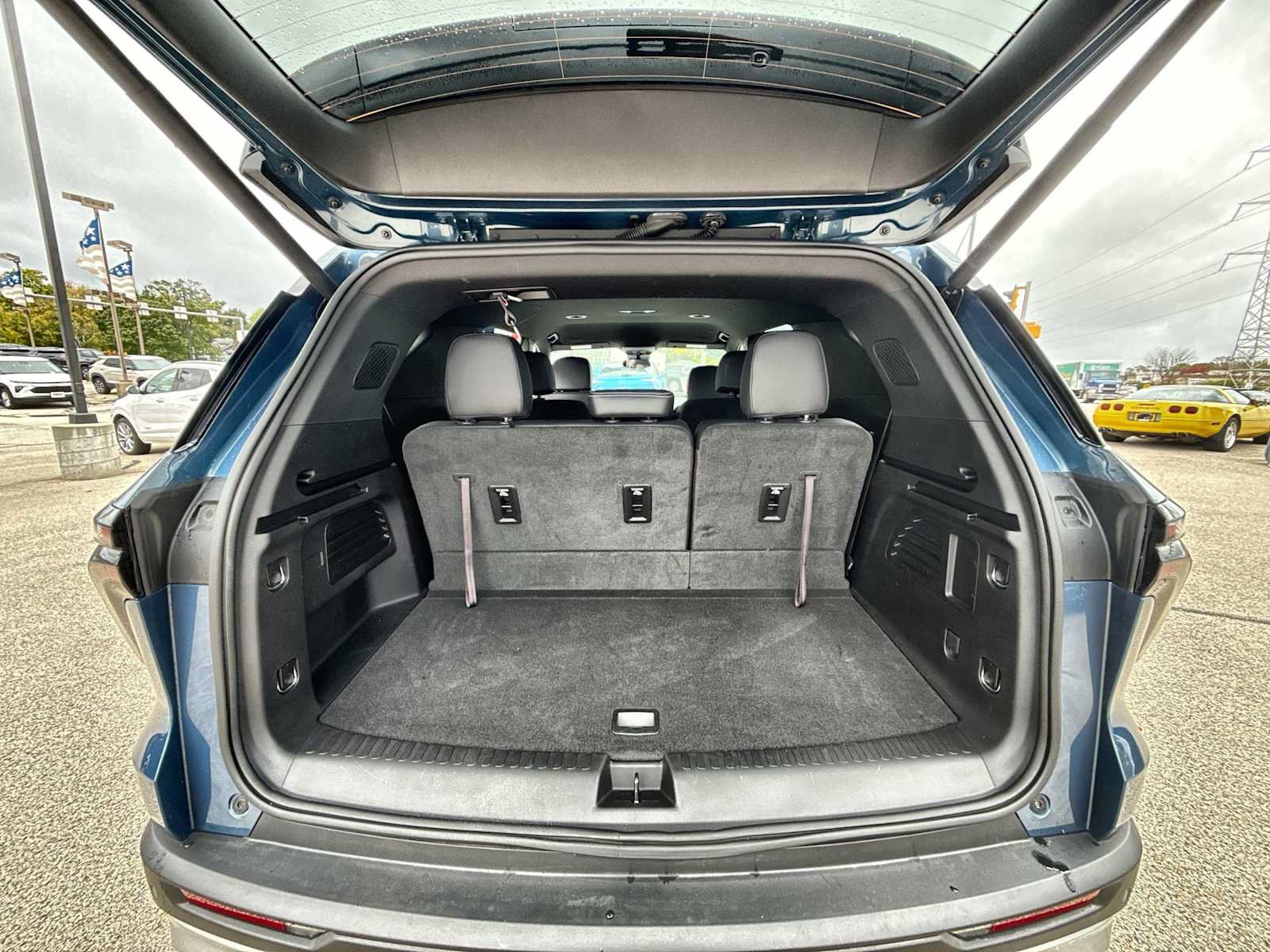 Certified 2025 Chevrolet Traverse LT w/ Driver Confidence Package AWD/4WD image 24