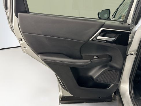 Used 2024 Mitsubishi Outlander SE image 27