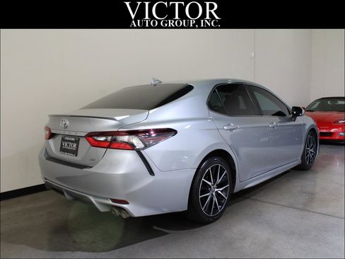 Used 2021 Toyota Camry SE w/ Carpet Mat Package (TMS) image 11