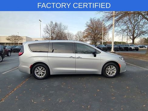 Certified 2024 Chrysler Pacifica Touring-L image 6