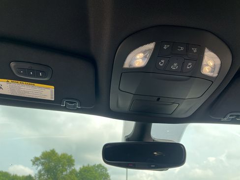 Used 2025 Chrysler Pacifica Select FWD image 27