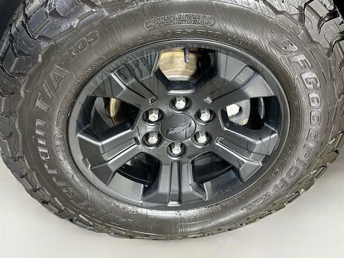 Used 2018 Chevrolet Silverado 1500 LTZ Z71 w/ LTZ Plus Package AWD/4WD image 13