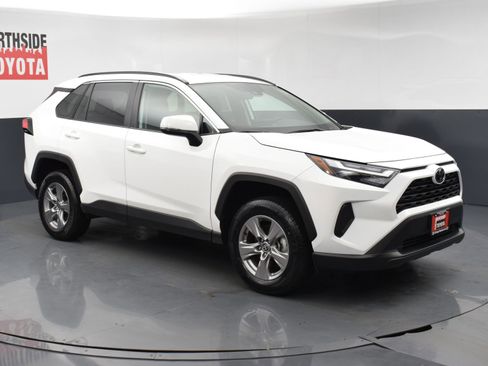 Used 2025 Toyota RAV4 XLE AWD/4WD image 6