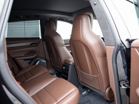 Certified 2025 Porsche Macan Turbo Electric image 26