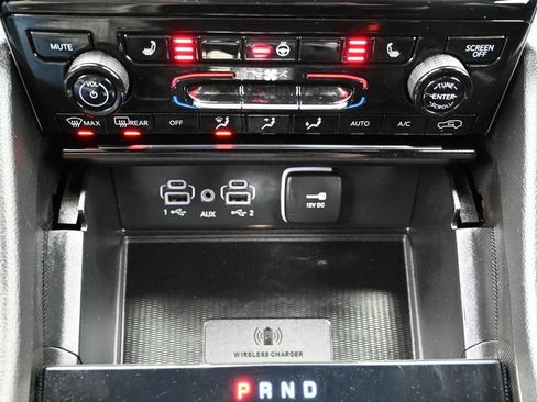 Used 2025 Jeep Grand Cherokee Altitude AWD/4WD image 40