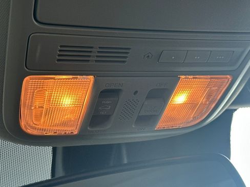Used 2016 Honda Pilot Touring image 22