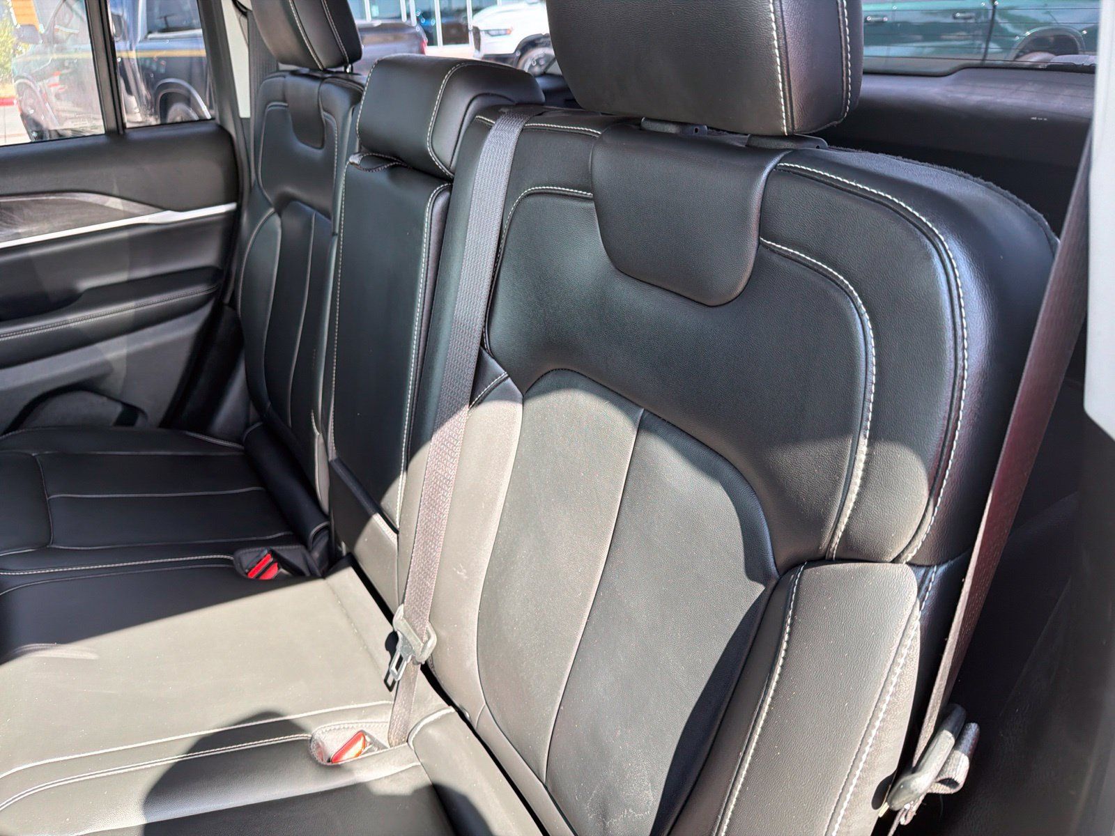 Used 2022 Jeep Grand Cherokee Limited RWD image 17