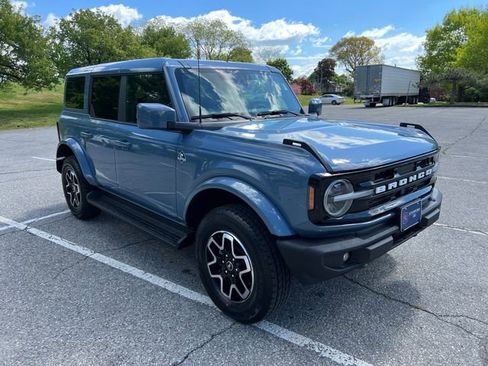 Used 2025 Ford Bronco Outer Banks AWD/4WD image 1