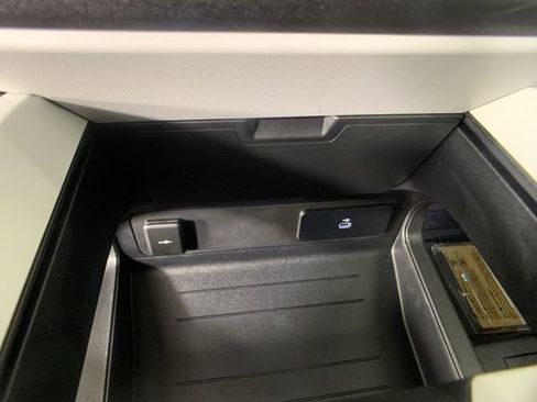 Certified 2025 Land Rover Defender 110 S image 22