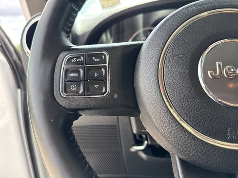 Used 2016 Jeep Wrangler Unlimited Sahara w/ Connectivity Group AWD/4WD image 14