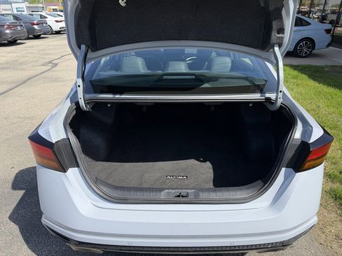 Used 2025 Nissan Altima 2.5 SR w/ SR Premium Package AWD/4WD image 12