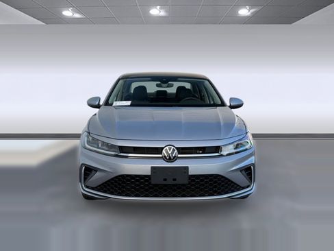 Used 2025 Volkswagen Jetta SE w/ Sunroof Package image 5