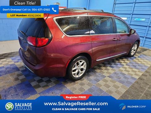 Used 2017 Chrysler Pacifica Touring-L w/ Tire & Wheel Group image 4