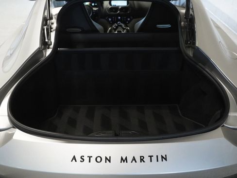 Used 2022 Aston Martin V8 Vantage Coupe RWD image 29