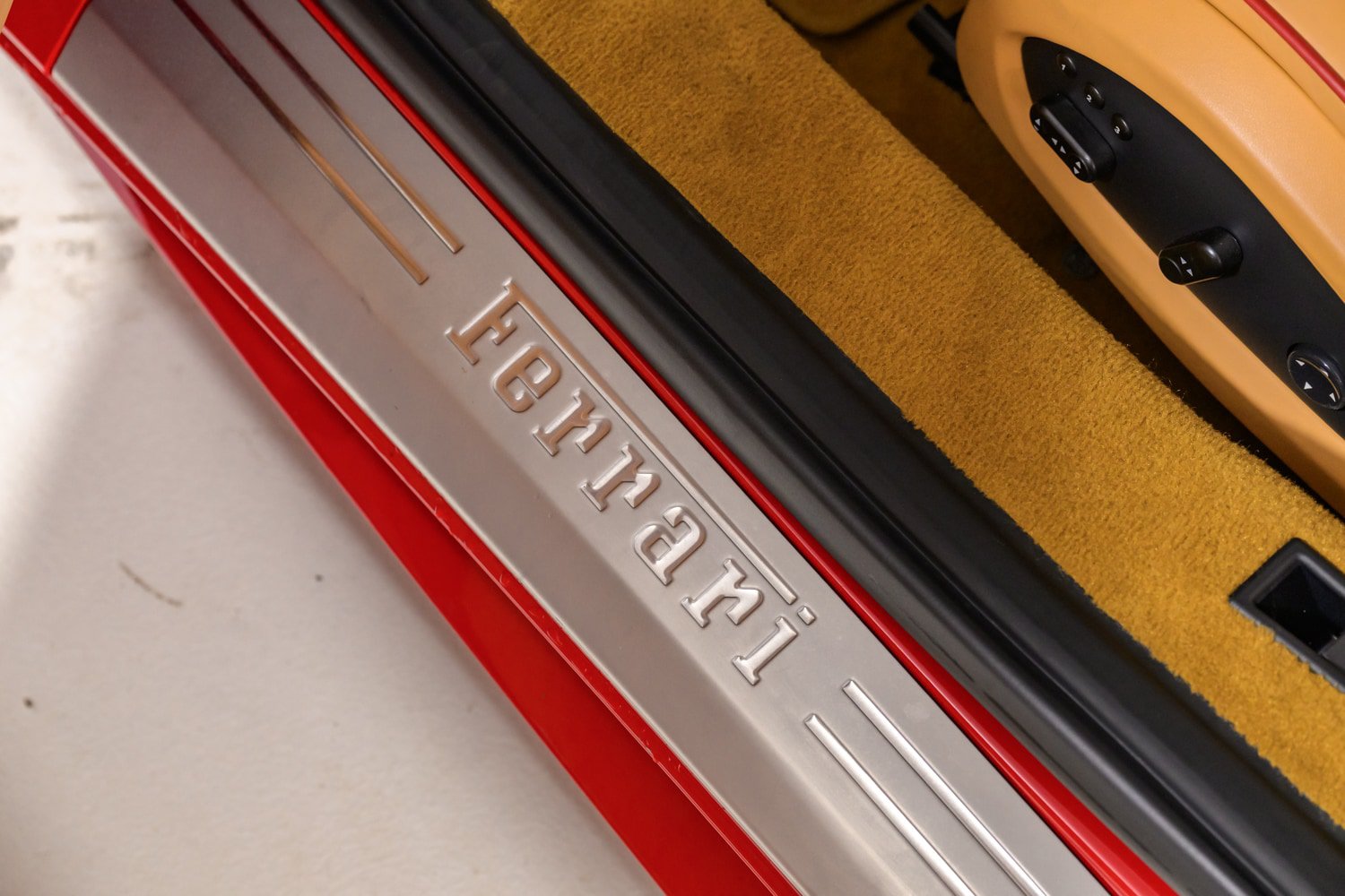 Used 2013 Ferrari 458 Spider RWD image 40