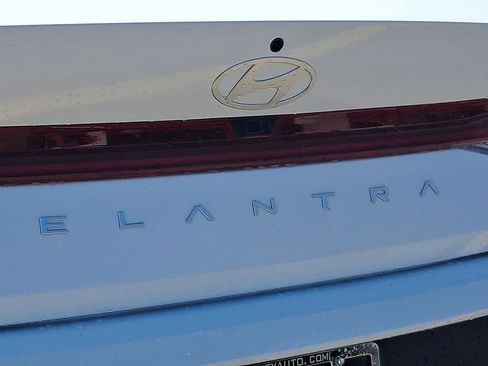 New 2026 Hyundai Elantra Hybrid FWD image 23