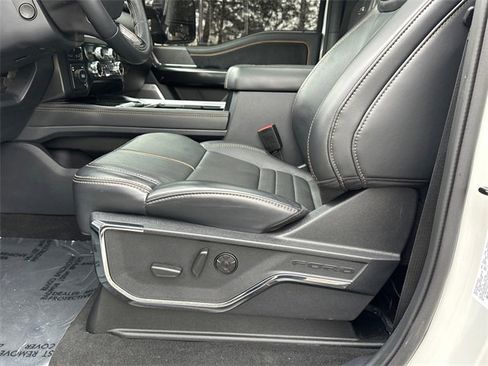 Used 2024 Ford F450 Platinum w/ FX4 Off-Road Package image 9