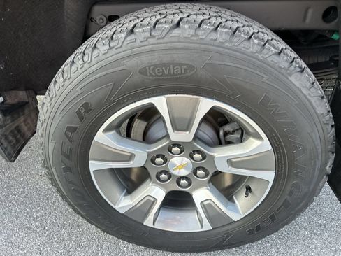 Used 2020 Chevrolet Colorado Z71 AWD/4WD image 10