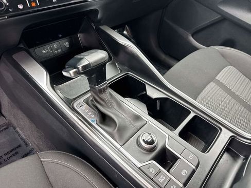 Used 2025 Kia Sorento LX image 31