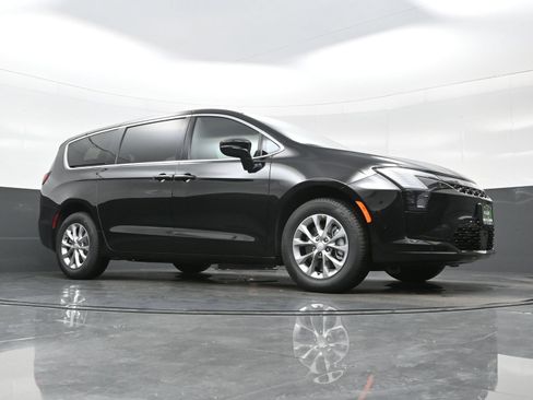 New 2027 Chrysler Pacifica Select AWD/4WD image 20