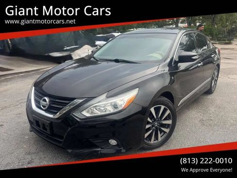 Used 2017 Nissan Altima 2.5 SV FWD image 1